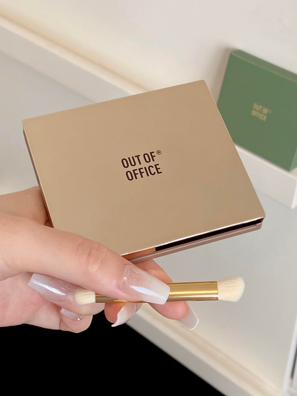 OUT OF OFFICE Highlight n Conture Multi-use Palette 9g